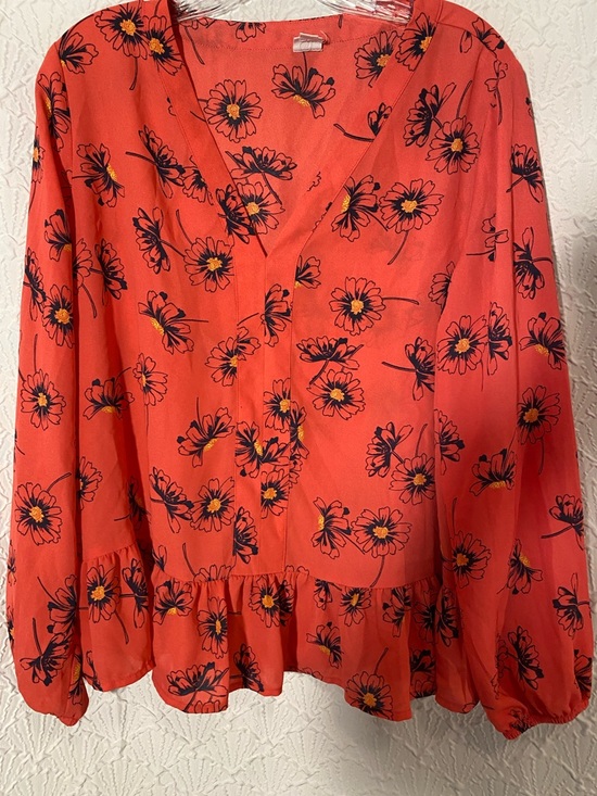 GAP Tops - GAP Coral Floral V-Neck Peplum Blouse